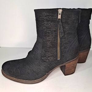 Taos Shaka suede block heel boot